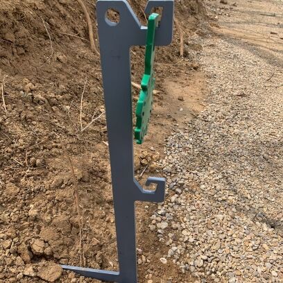 .22 Double Hook Stake Base
